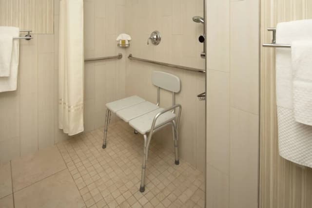 DoubleTree Suites by Hilton Seattle Airport - Southcenter-Premium Suite, 1 King Bed, Accessible (Hearing)-3