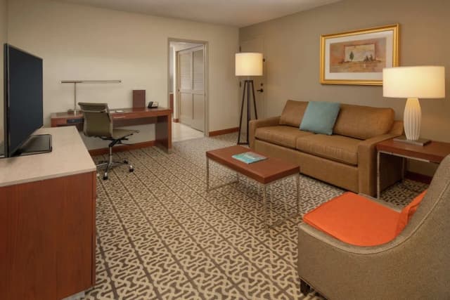 DoubleTree Suites by Hilton Seattle Airport - Southcenter-Suite, Two Double and One Sofa Bed-1