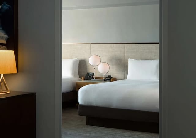 New York Hilton Midtown-行政套房, 2 张双人床, 浴缸-3