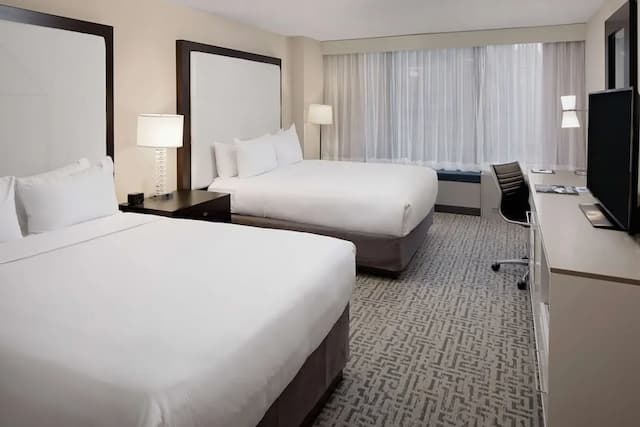 DoubleTree by Hilton Chicago - Magnificent Mile-Room, 2 Queen Beds-1