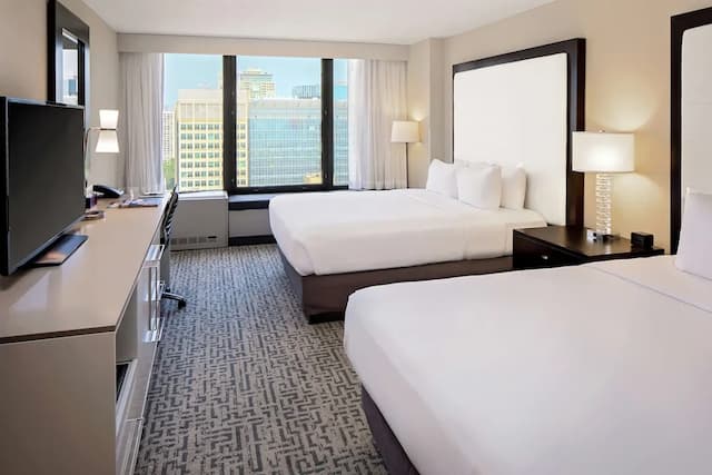 DoubleTree by Hilton Chicago - Magnificent Mile-Room, 2 Queen Beds, City View-2