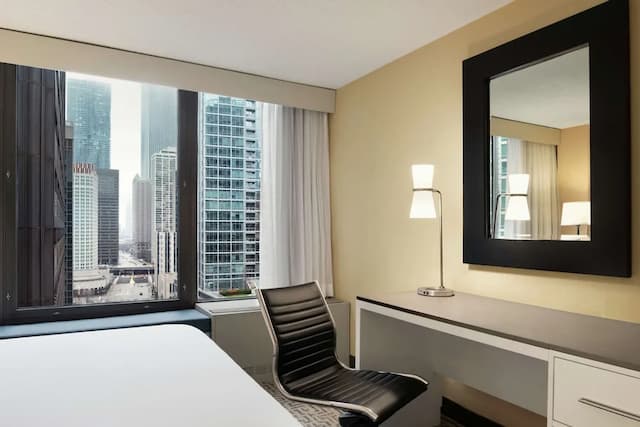 DoubleTree by Hilton Chicago - Magnificent Mile-Room, 2 Queen Beds, City View-1