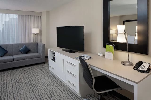 DoubleTree by Hilton Chicago - Magnificent Mile-Room, 1 King Bed with Sofa bed, Corner-1
