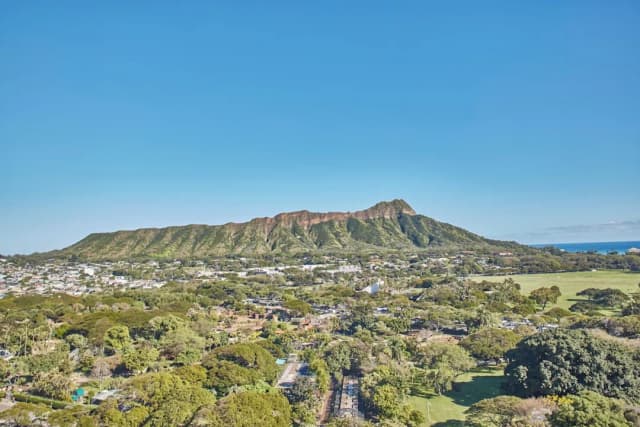 卡皮歐拉尼皇后飯店-客房, 1 張特大雙人床, 陽台 (Diamond Head View)-4