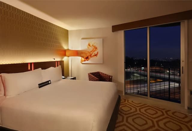 Hotel Angeleno-标准房, 1 张特大床, 城市景观 (No Resort Fee)-1