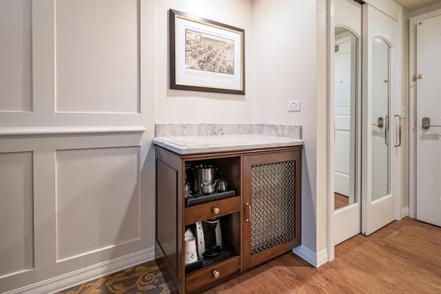 The Houstonian Hotel, Club & Spa-Traditional Room, 1 King Bed, Accessible-2