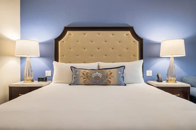The Houstonian Hotel, Club & Spa-Premier Room, 1 King Bed with Sofa bed (Premier View)-3