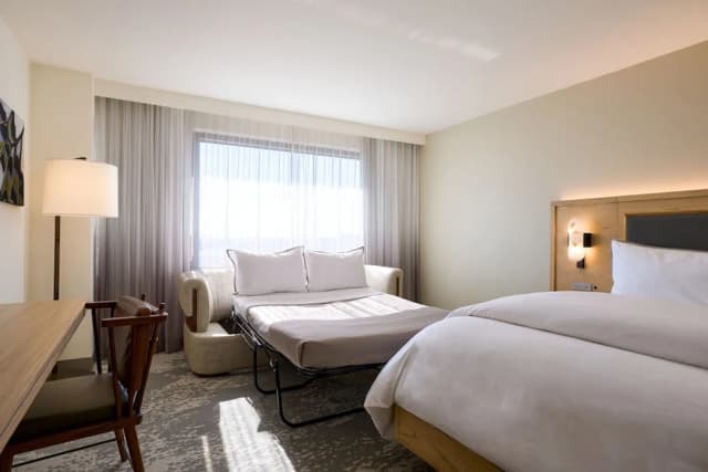 洛杉磯機場威斯汀飯店-傳統客房, 1 張特大雙人床和 1 張沙發床-5