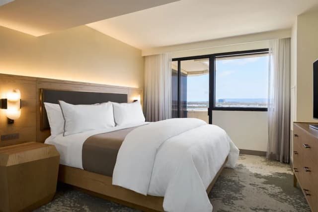 洛杉磯機場威斯汀飯店-豪華套房, 1 張特大雙人床和 1 張沙發床, 邊間-2