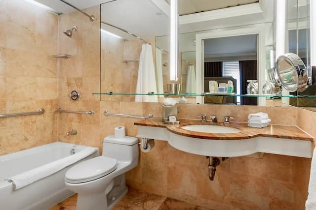 Omni Berkshire Place-Executive Room, 1 King Bed (Deluxe)-4