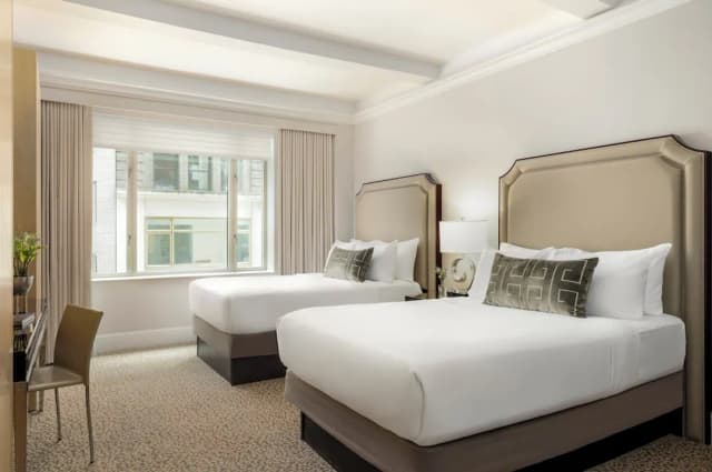 옴니 버크셔 플레이스-프리미어룸, 더블침대 2개, 시내 전망-1