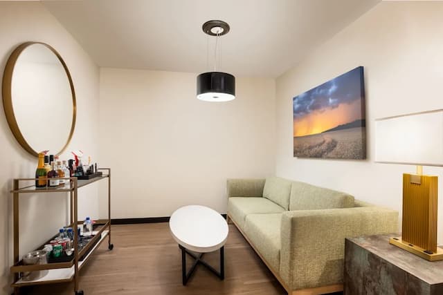 The Moran CITYCENTRE-Deluxe Suite, 1 King Bed, Non Smoking (Junior)-13