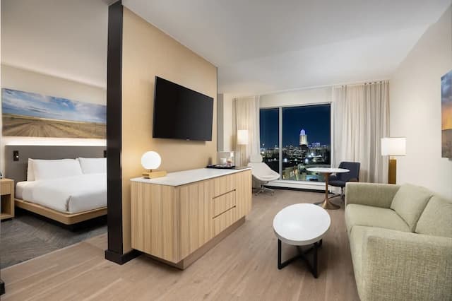 The Moran CITYCENTRE-Deluxe Suite, 1 King Bed, Non Smoking (Junior)-2