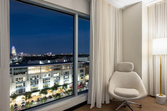 The Moran CITYCENTRE-Deluxe Suite, 1 King Bed, Non Smoking (Junior)-3