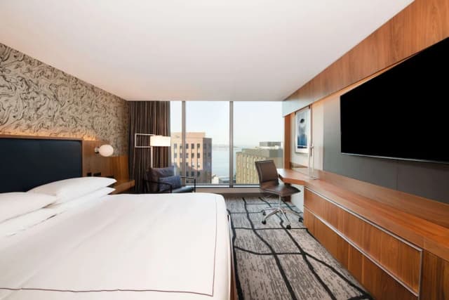 The Charter Hotel Seattle, Curio Collection by Hilton-Deluxe Room, 1 King Bed, Accessible, City View (Roll-In Shower)-1