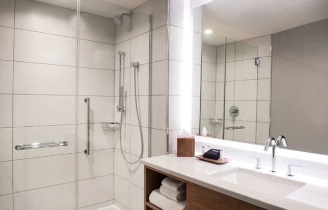 The Charter Hotel Seattle, Curio Collection by Hilton-Room, 1 King Bed, Accessible, Corner (City View, Roll-In Shower)-5