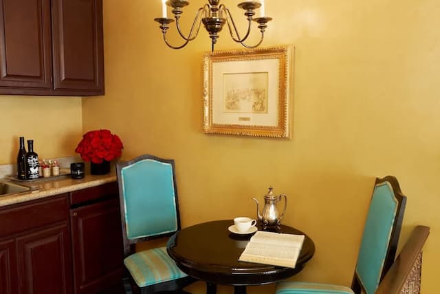 프티 어미티지-Executive with Kitchenette-2