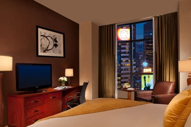 時代廣場百老匯千禧飯店-套房, 1 張特大雙人床 (Millennium Suite - Times Square View)-1