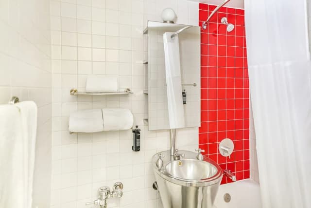 Paramount Times Square – A Generator Hotel-Deluxe Room, 1 King Bed-6