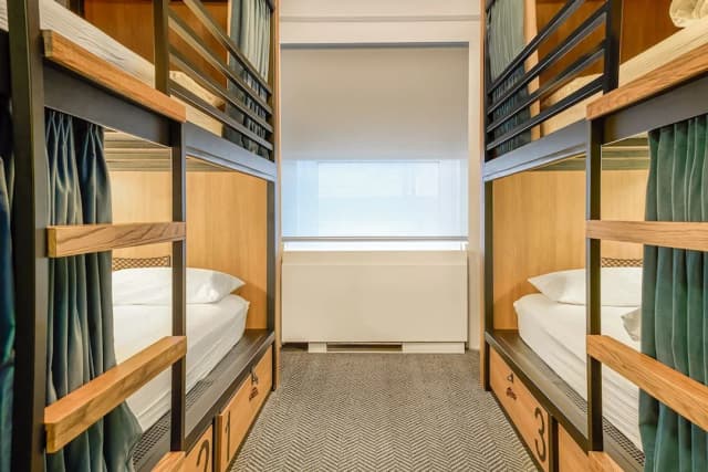 Paramount Times Square – A Generator Hotel-Classic Quadruple Room-1