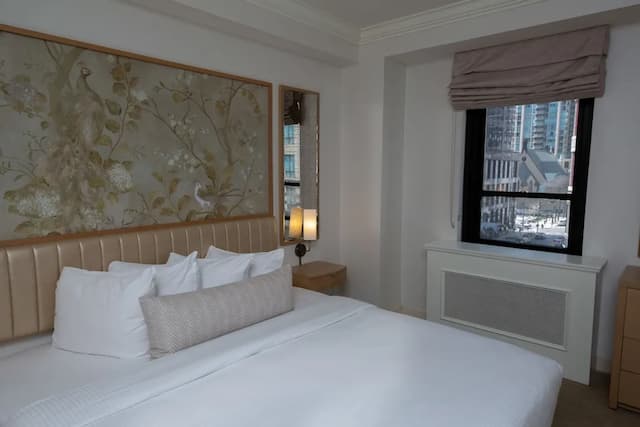 Warwick Allerton - Chicago-King Room-2