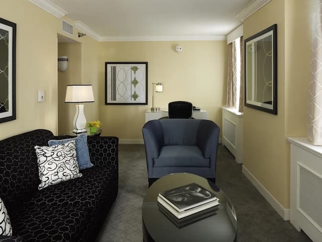 Warwick Allerton - Chicago-Executive King-3