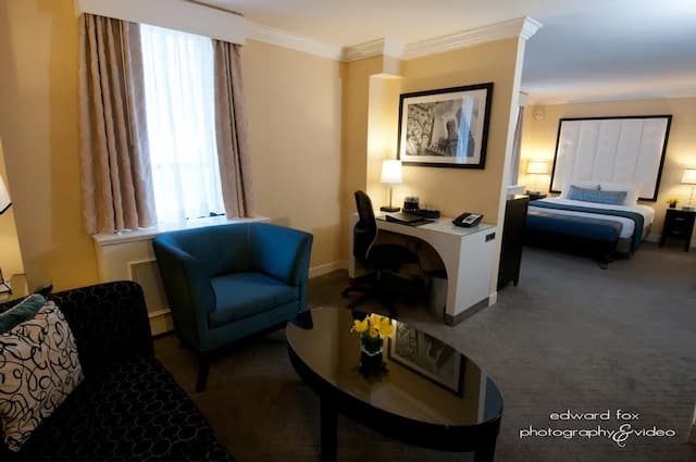 Warwick Allerton - Chicago-Executive King-2