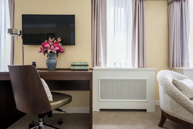 Warwick Allerton - Chicago-Executive King-10