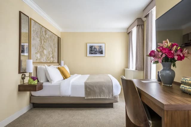 Warwick Allerton - Chicago-Executive King-1