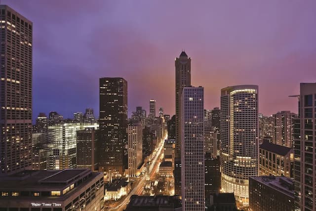 Four Seasons Hotel Chicago-City View Room, 1 King Bed-10