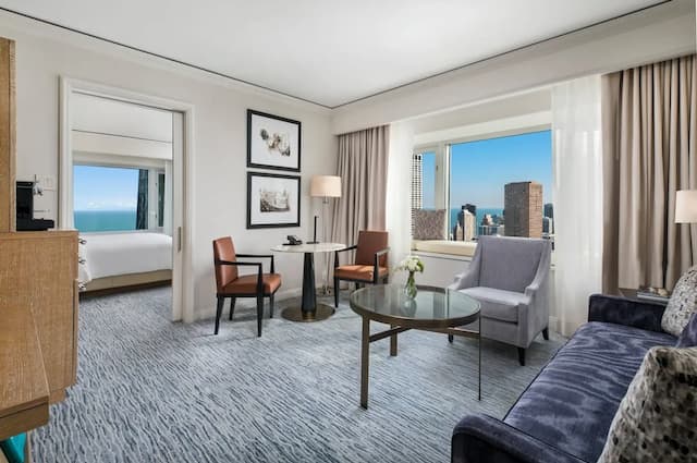 Four Seasons Hotel Chicago-Premier Suite, Lake View-5