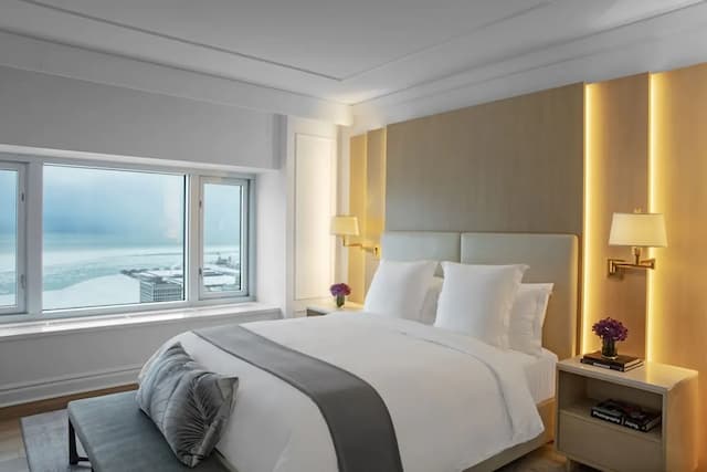 Four Seasons Hotel Chicago-Premier Suite, Lake View-12