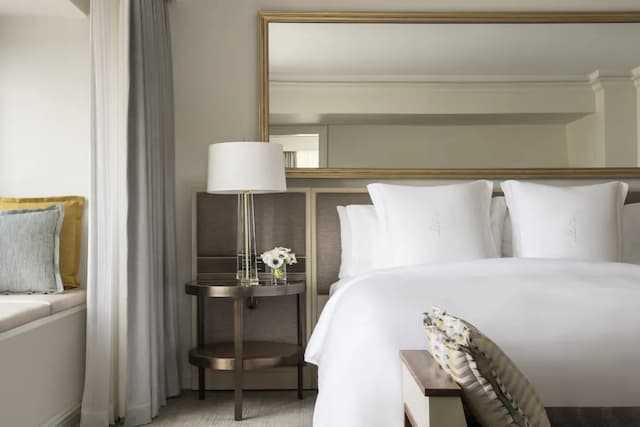 Four Seasons Hotel Chicago-Premier Suite, 1 King Bed-3