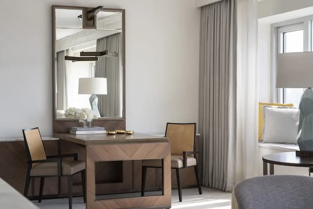 Four Seasons Hotel Chicago-Premier Suite, 1 King Bed, Accessible-5