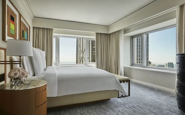 Four Seasons Hotel Chicago-Premier Suite, 1 King Bed, Mobility Accessible-1