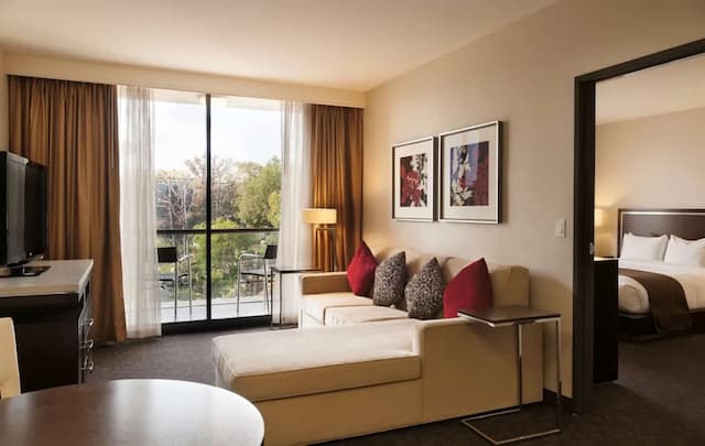 洛杉磯市中心希爾頓逸林酒店-套房, 1 張特大雙人床, 花園景-4