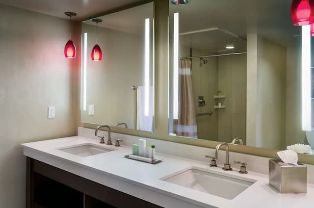 洛杉磯市中心希爾頓逸林酒店-套房, 1 張特大雙人床, 花園景-3