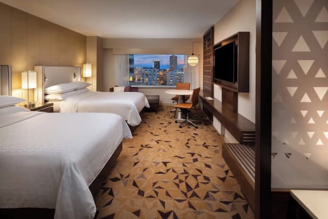 Sheraton Grand Seattle-Deluxe Room, 2 Double Beds, City View-5