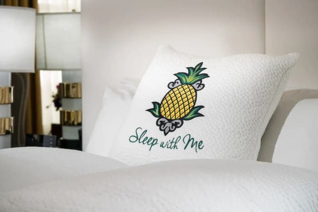 Staypineapple, An Iconic Hotel, The Loop-Burnham King-2