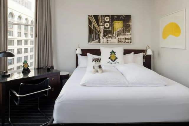 Staypineapple, An Iconic Hotel, The Loop-Reliance King Suite-3