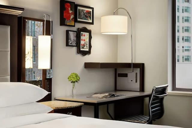 ヒルトン チェッカーズ ロサンゼルス-ルーム キングベッド 1 台 バリアフリー (Hearing)-1