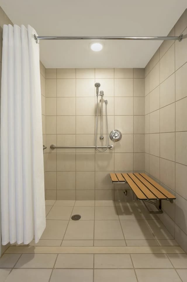 W Seattle-华丽客房, 1 张特大床, 城市景观 (Mobility/Hearing Access, Roll-in Shwr)-4