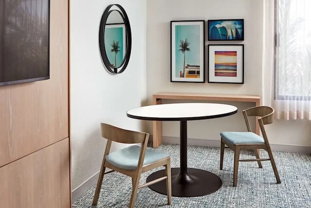 Hotel MDR Marina del Rey - a DoubleTree by Hilton-Room, 1 King Bed with Sofa bed, Pool View-5