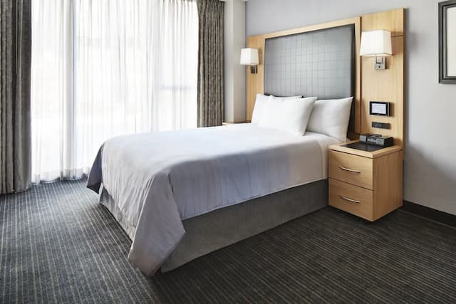 ワールド センター ホテル-スイート クイーンベッド 1 台ソファーベッド付き (One Room with Sofa Bed)-4