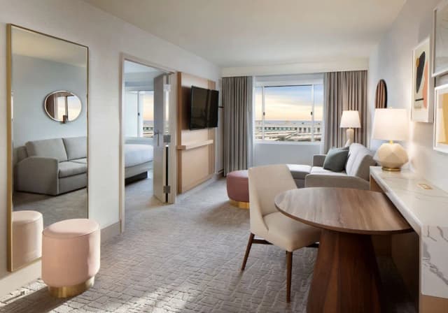 Hilton Santa Monica Hotel & Suites-Suite, 1 Bedroom (1 King Bed)-4