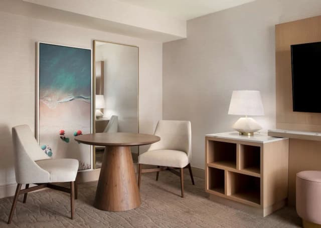 Hilton Santa Monica Hotel & Suites-Suite, 1 Bedroom (1 King Bed)-6