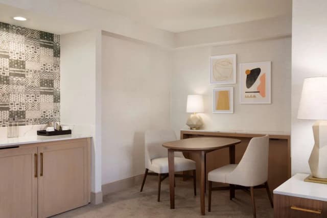 Hilton Santa Monica Hotel & Suites-Suite, 1 Bedroom (2 Queen Beds)-5