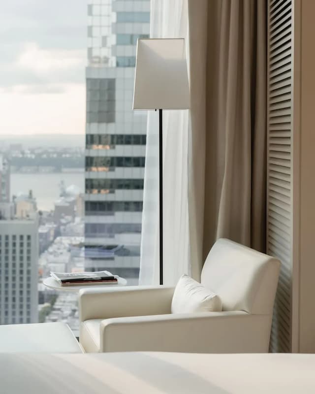 The Times Square EDITION-华丽客房, 2 张双人床 (Mobility Accessible, Roll-In Shower)-3