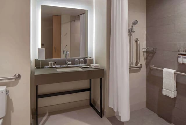 Hyatt Regency Seattle-Room, 2 Queen Beds, Accessible, Bathtub-3