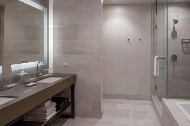 Hyatt Regency Seattle-Executive Suite-6